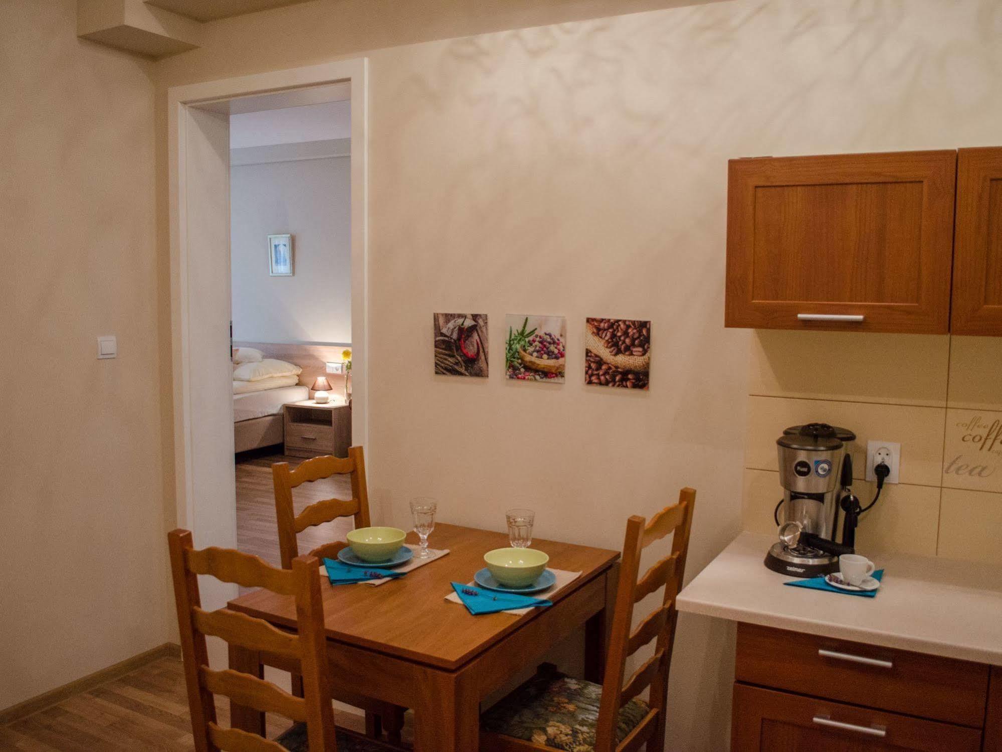 Royal Route 29 Comfort Rooms Cracovia Exterior foto