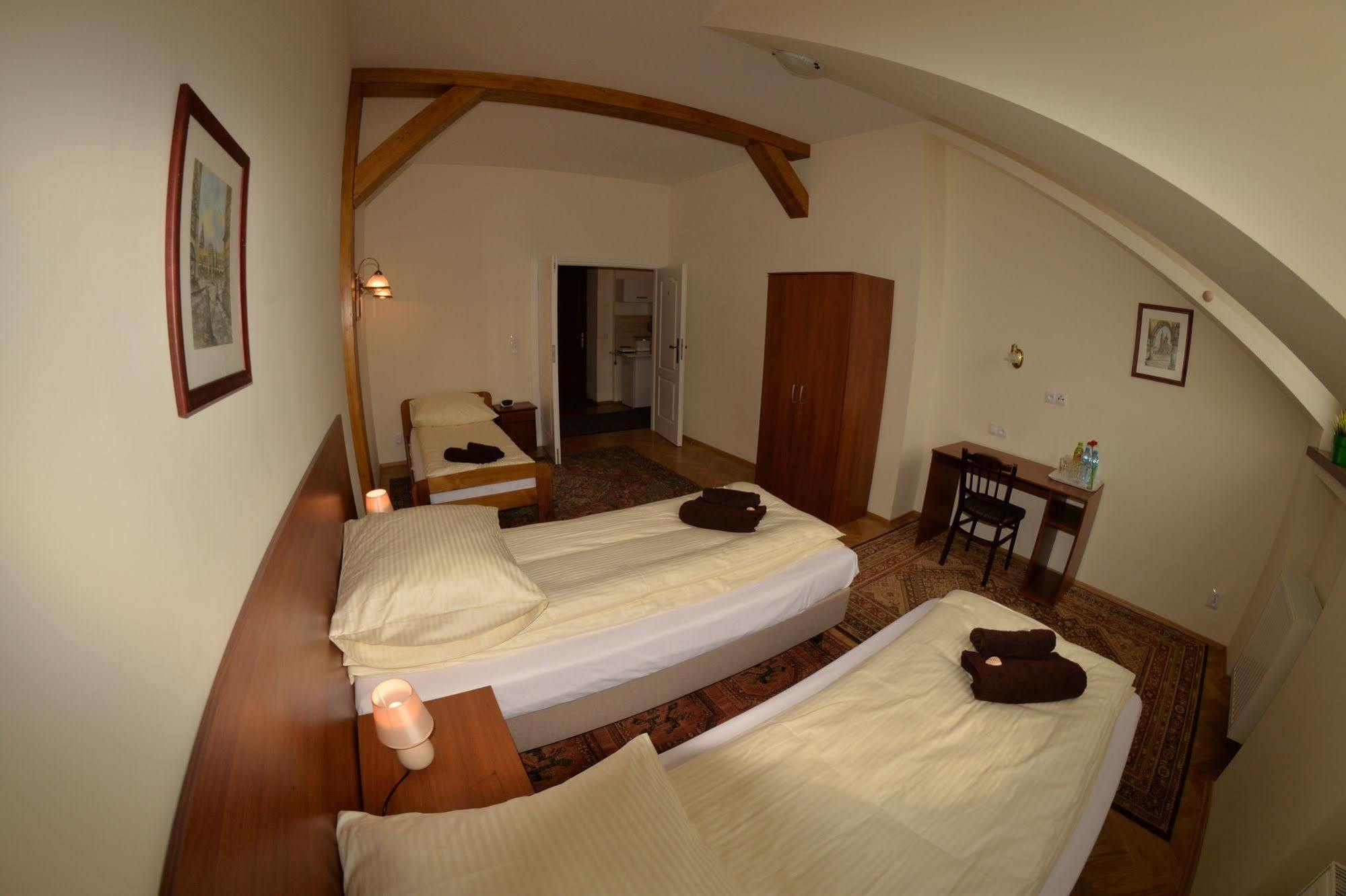 Royal Route 29 Comfort Rooms Cracovia Exterior foto
