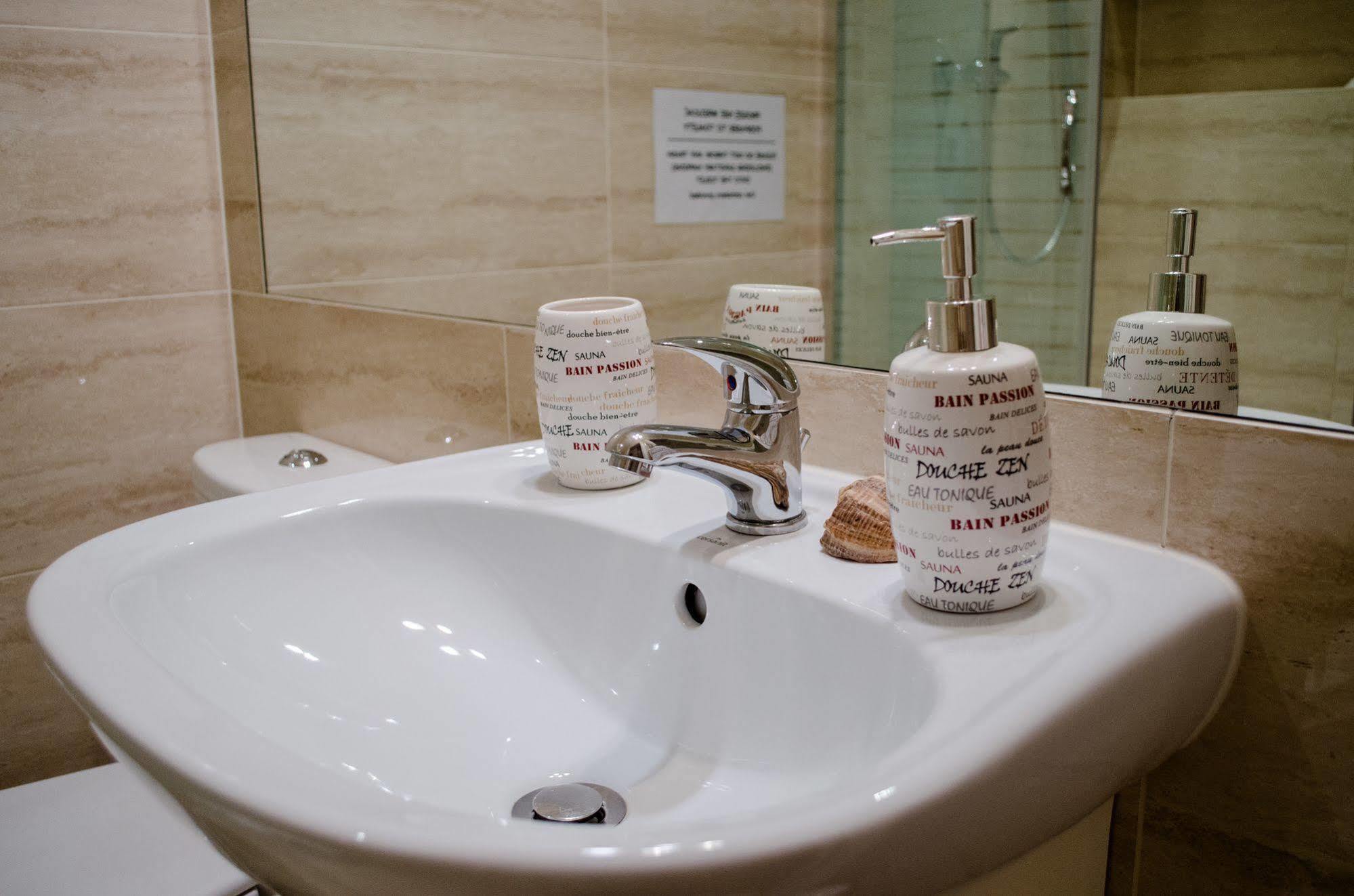 Royal Route 29 Comfort Rooms Cracovia Exterior foto