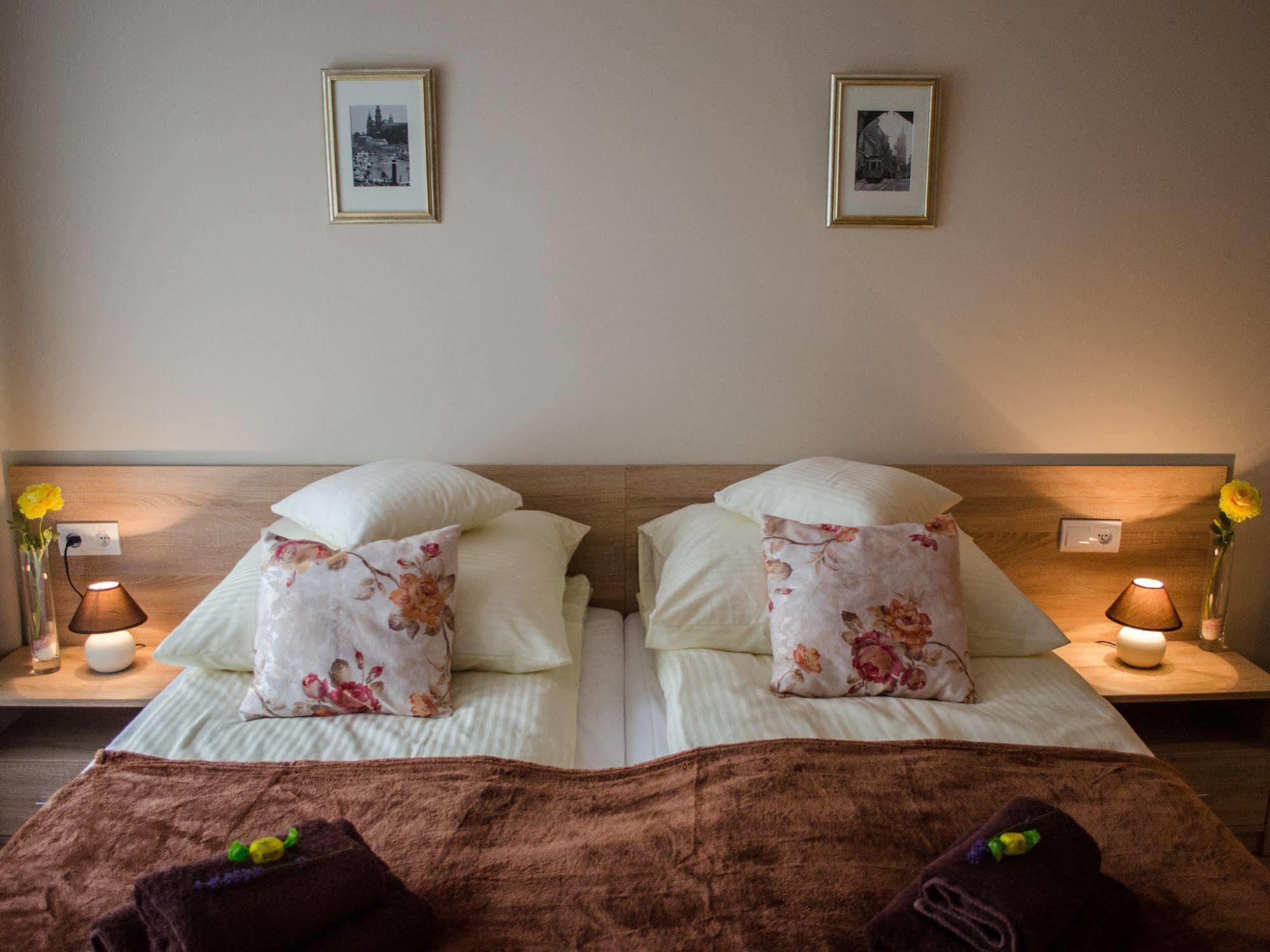 Royal Route 29 Comfort Rooms Cracovia Exterior foto